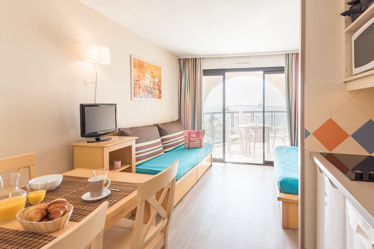 Appartement 1 chambre vue piscine en location à Cannes