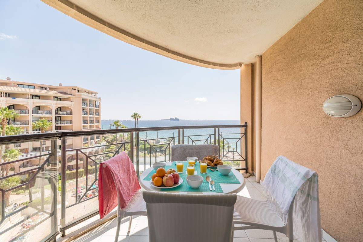 Terrasse vue mer de l’appartement 1 chambre — Cannes Verrerie