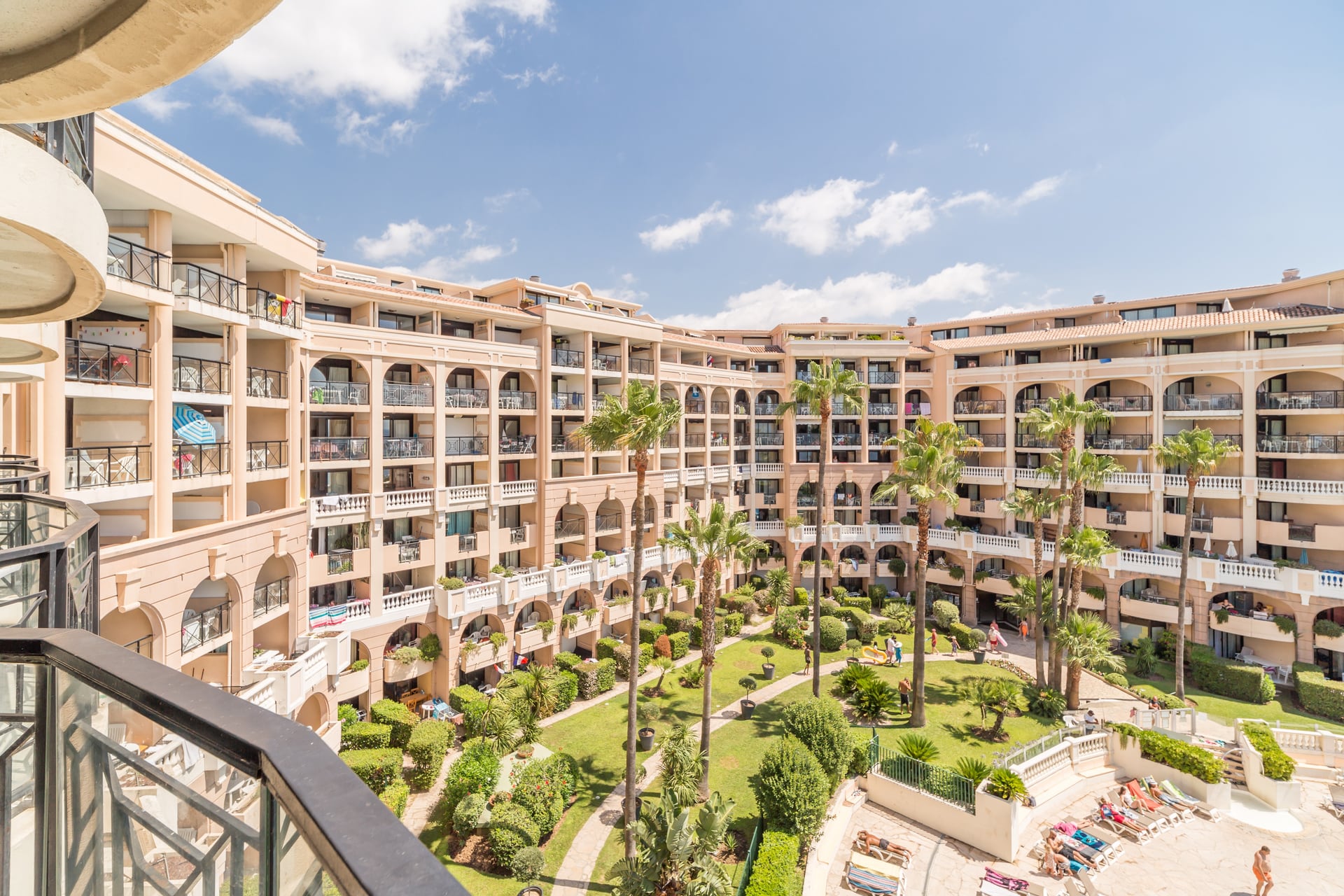 Architecture méditerranéenne et jardins — Résidence La Palme d'Azur Cannes Verrerie